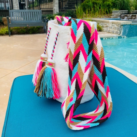 Authentic Wayuu bag/ Mochila Wayuu/ cream color/ multicolored strap/ Size M - Picture 10 of 11
